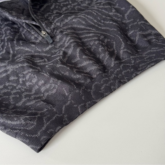 GymShark Adapt Animal Seamless Crop 1/2 Zip - Picture 5 of 8